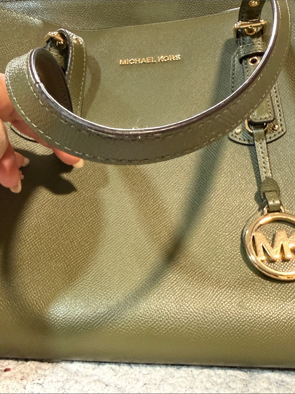 ✨ PRICE DROP ✨ Michael Kors Medium Voyager Leather Tote - olive green - Picture 12 of 15